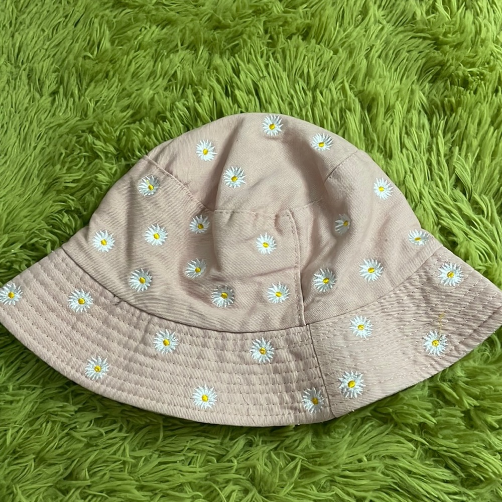 F21 floral bucket hat 🌼